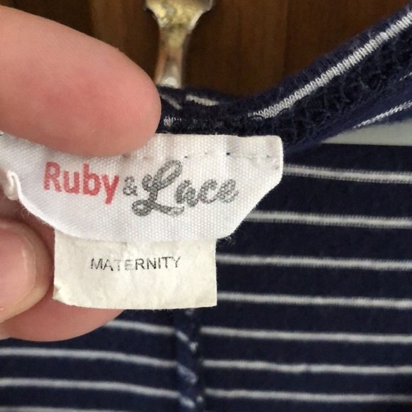 Ruby and lace maternity dress - Picture 2 of 5